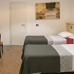 Pensionat Acquamarina A Due Passi Dai Traghetti