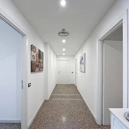 Acquamarina A Due Passi Dai Traghetti Konukevi 3*